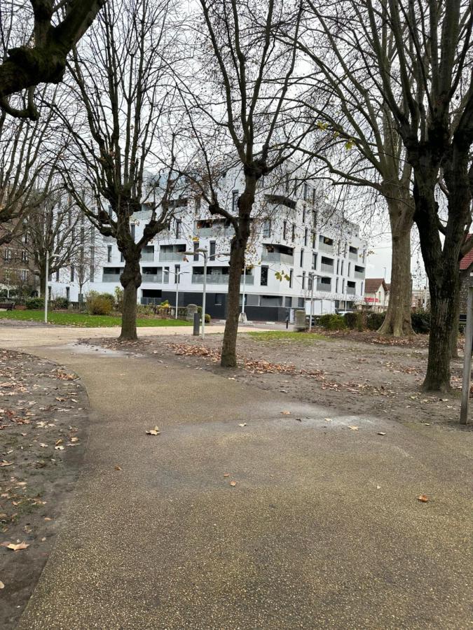 Agreable 3 Pieces Avec Parking Proche Gare Et Paris By Immo Kit Bnb La Courneuve Buitenkant foto
