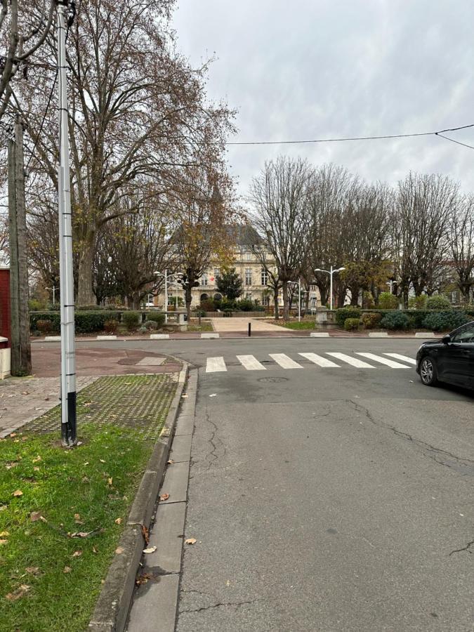 Agreable 3 Pieces Avec Parking Proche Gare Et Paris By Immo Kit Bnb La Courneuve Buitenkant foto